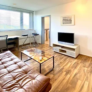 Apartment Domspitzen-blick, Cooles 2 Mit Indoor-swimmingpool Auf Dem Dach, Kueche Und Smart-tv, Köln