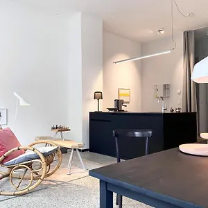 Apartment Zehuus Gartenstudio Mit Terrasse, Köln