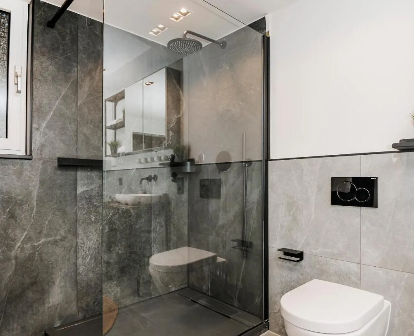 S331 - Luxurious Two Bedroom Duplex Apartment In Cologne