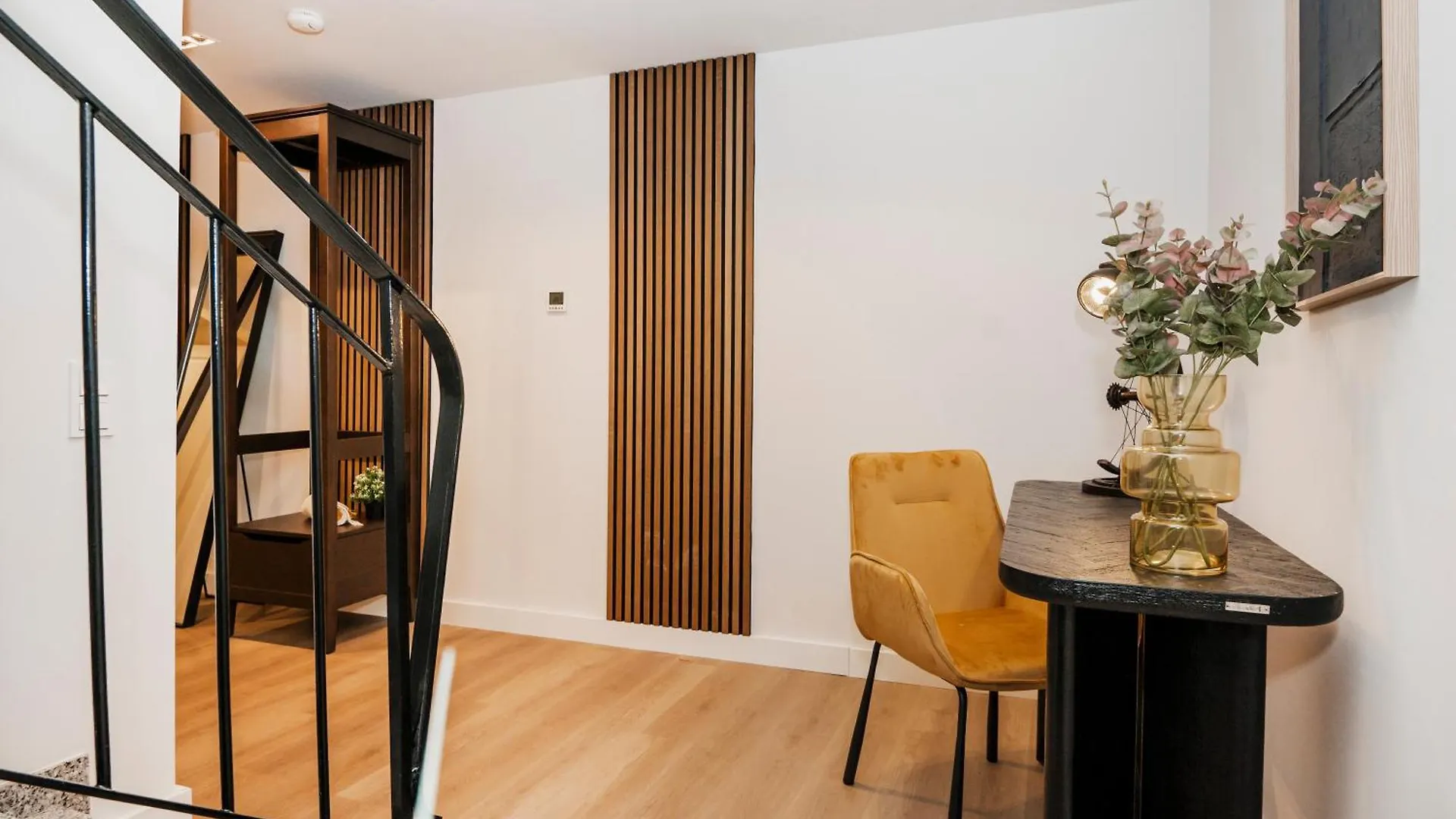 S331 - Luxurious Two Bedroom Duplex Apartment In Cologne