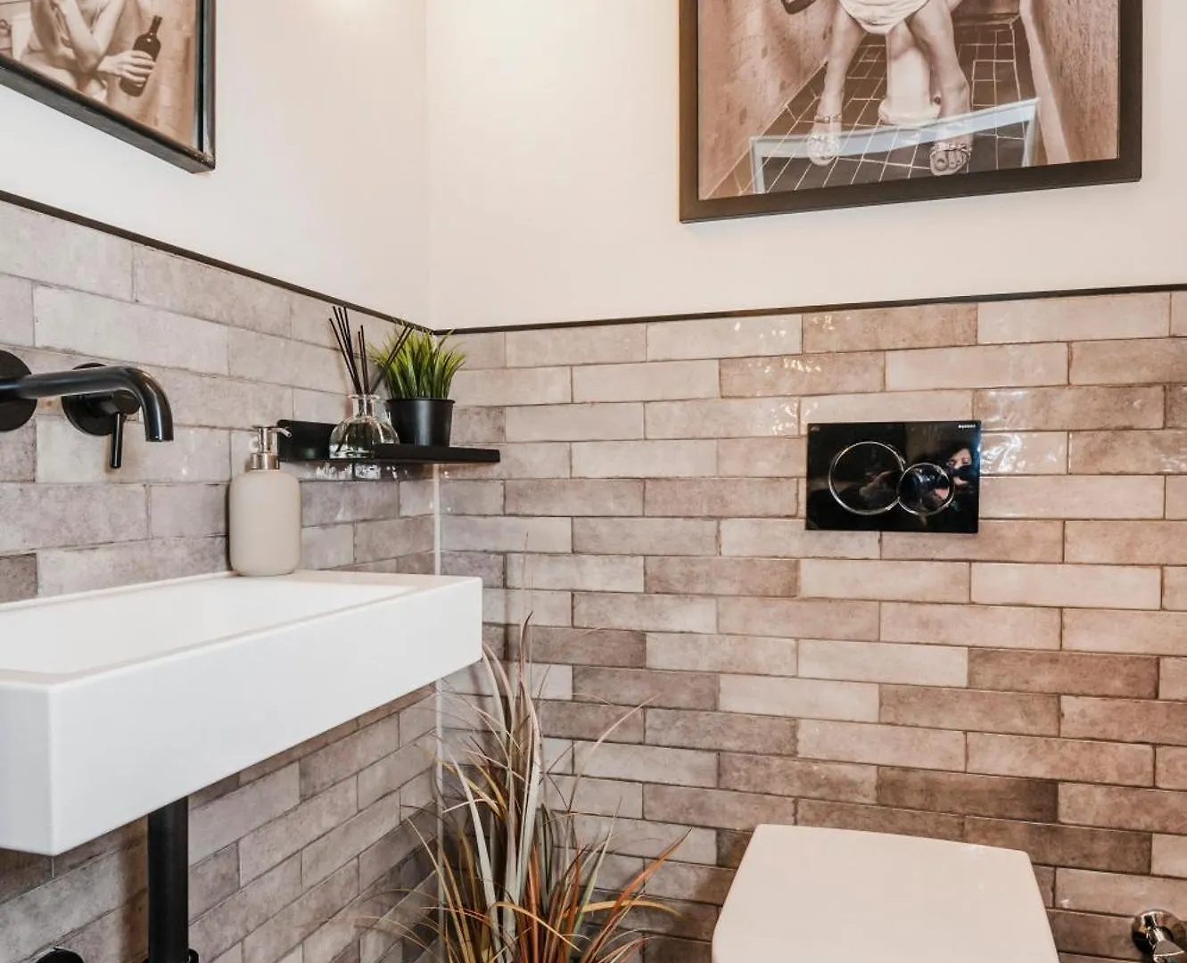 S331 - Luxurious Two Bedroom Duplex Apartment In Cologne