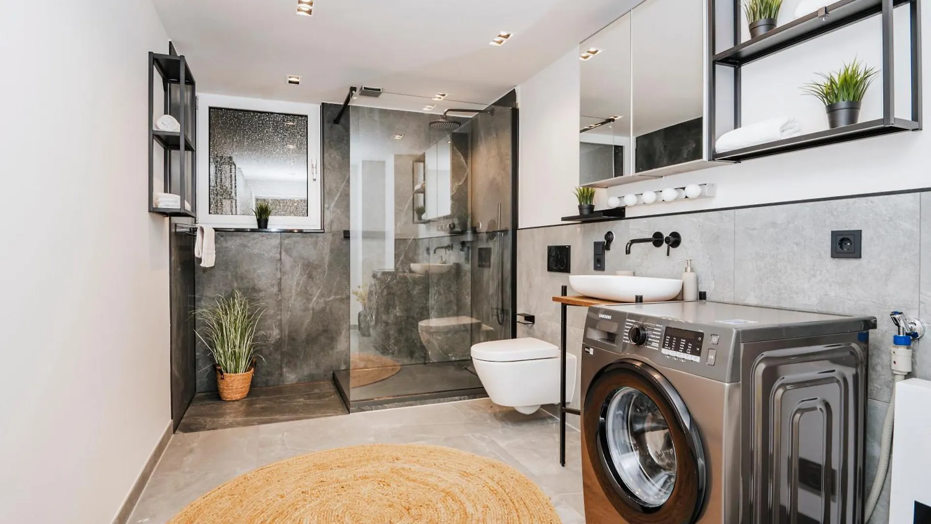 S331 - Luxurious Two Bedroom Duplex Apartment In Cologne