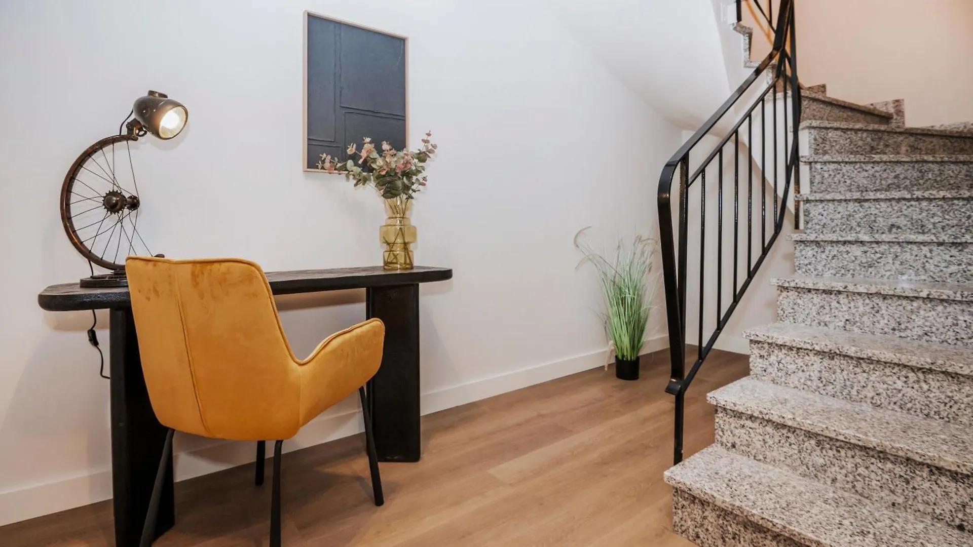 S331 - Luxurious Two Bedroom Duplex Apartment In Cologne