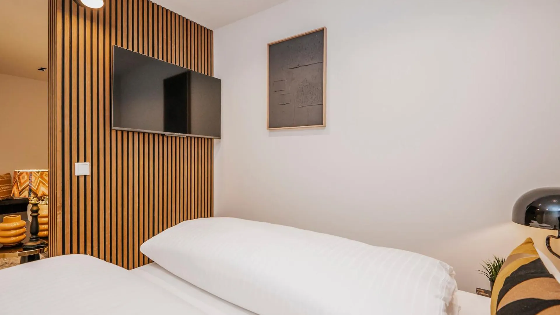 S331 - Luxurious Two Bedroom Duplex Apartment In Cologne