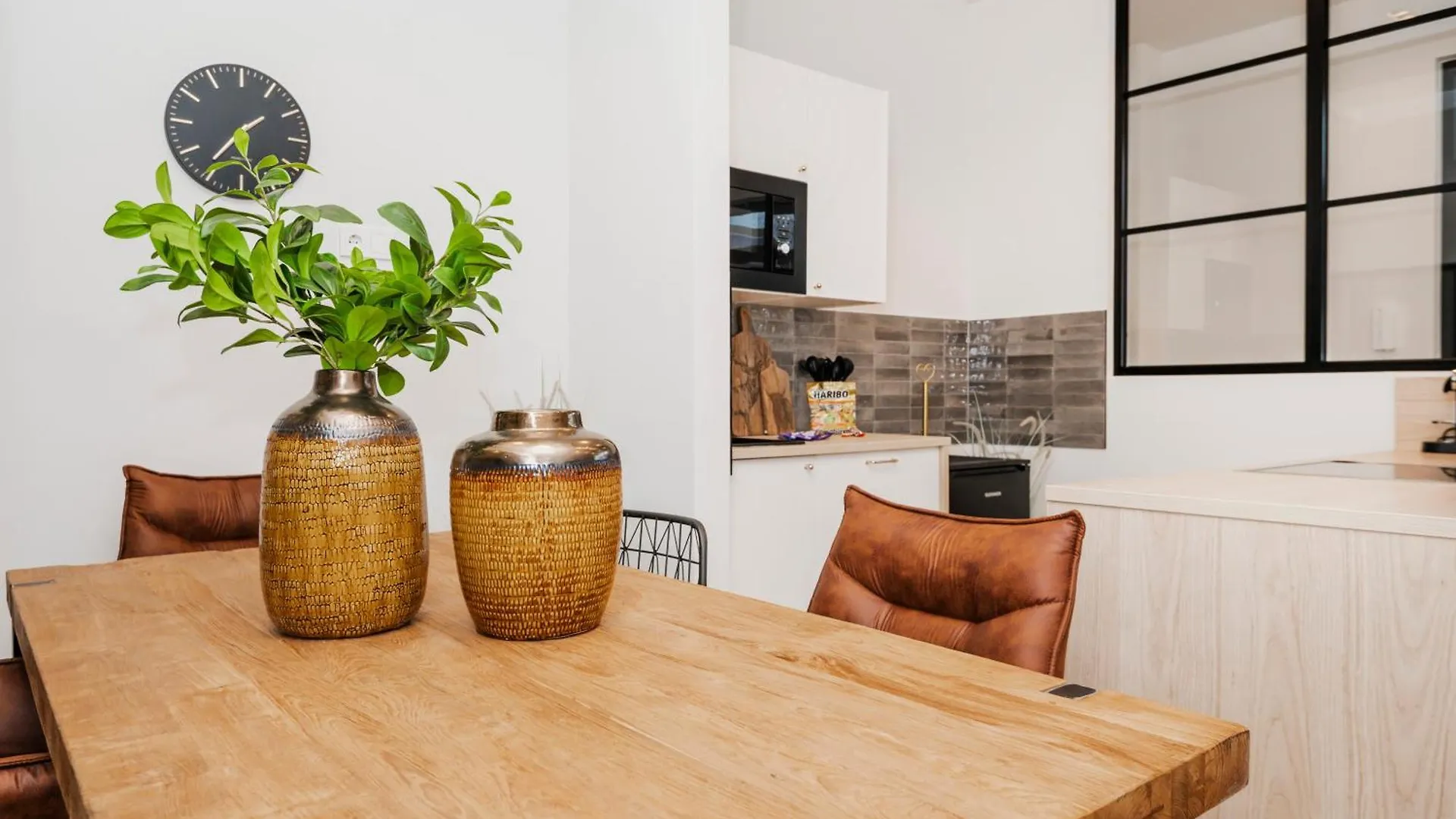 S331 - Luxurious Two Bedroom Duplex Apartment In Cologne Germany
