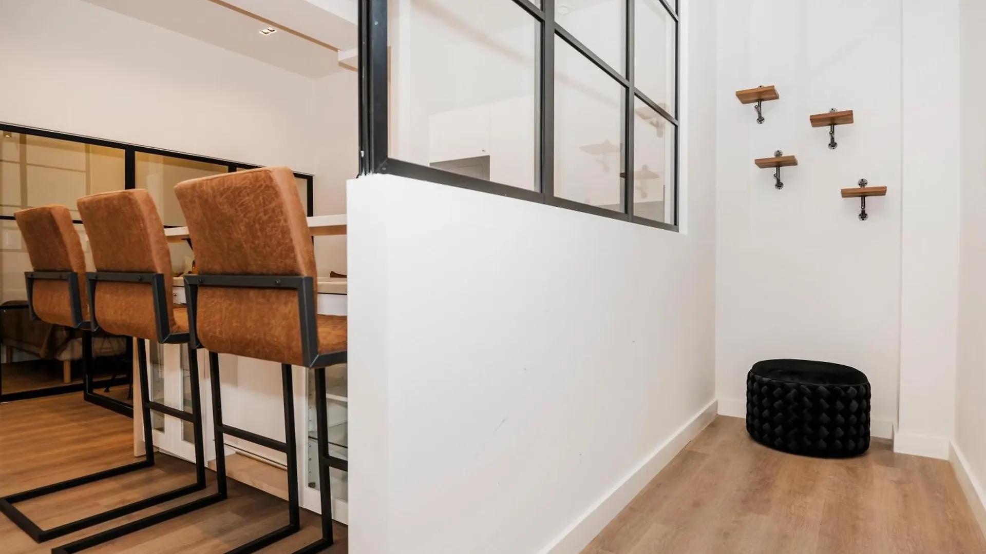 S331 - Luxurious Two Bedroom Duplex Apartment In Cologne