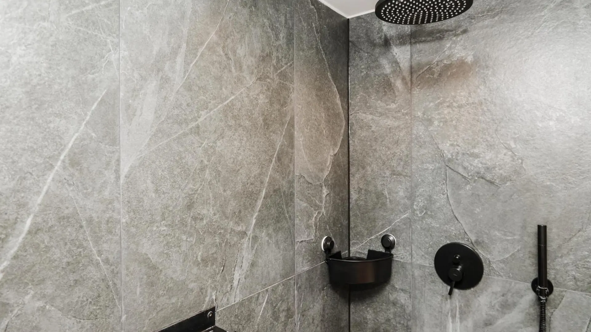 S331 - Luxurious Two Bedroom Duplex Apartment In Cologne