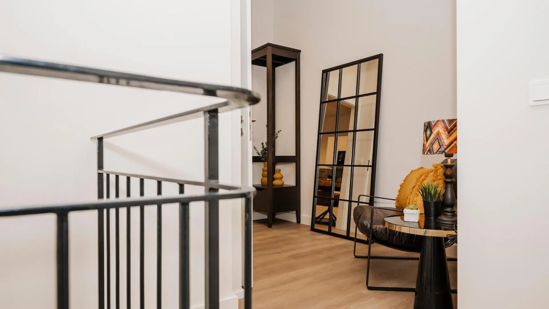 S331 - Luxurious Two Bedroom Duplex Apartment In Cologne Germany